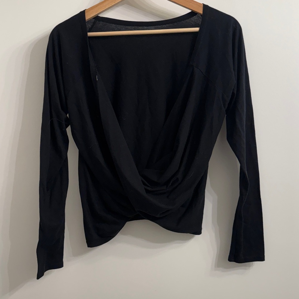 ⭐️GUC Fabletics twist back long sleeve shirt - Picture 2 of 2